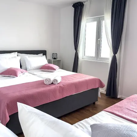 アパート Goro ポドストラナ