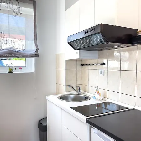 Goro * ポドストラナ